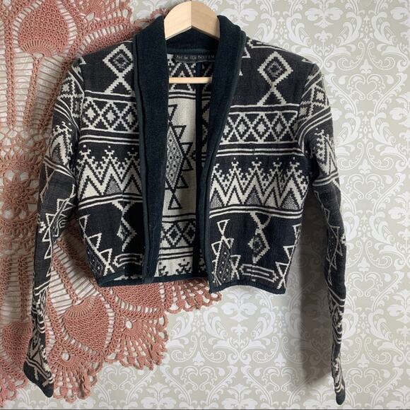 5/$30 New Identity Aztec Print Cropped Jacket S - Picture 1 of 5